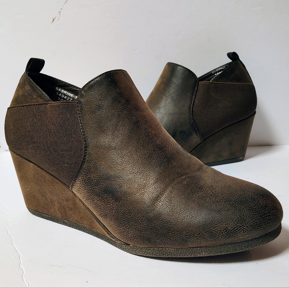 Pierre Dumas Women's Sabrine Zip Up Wedge Booties Vegan Leather Ankle Boot Brown